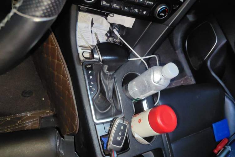 Used Kia KX5 2016 1.6T Automatic Two-Wheel Drive DLX Gear Lever