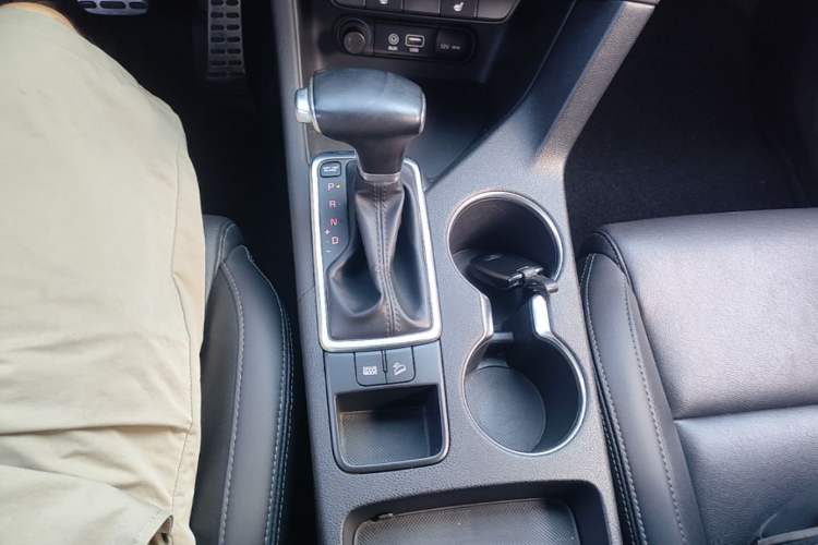 Used Kia KX5 2016 1.6T Automatic Two-Wheel Drive DLX Gear Lever