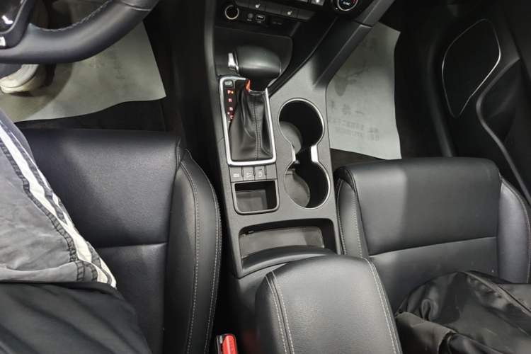 Used Kia KX5 2016 1.6T Automatic Two-Wheel Drive Premium Gear Lever