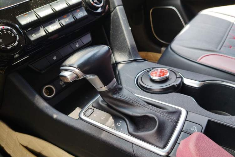 Used Kia KX5 2016 2.0L Automatic 2WD GLS Gear Lever