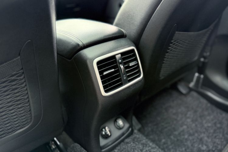 Used Kia KX5 2016 1.6T Automatic Two-Wheel Drive DLX Interior 11