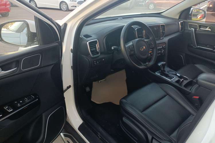 Used Kia KX5 2016 1.6T Automatic Two-Wheel Drive DLX Interior 2