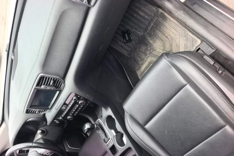 Used Kia KX5 2016 1.6T Automatic Two-Wheel Drive DLX Interior 2