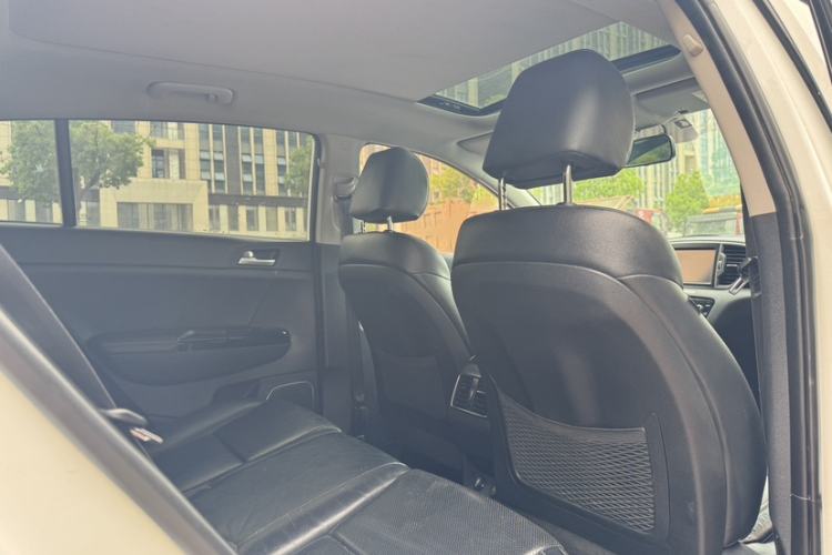 Used Kia KX5 2016 2.0L Automatic 2WD Premium Interior 2