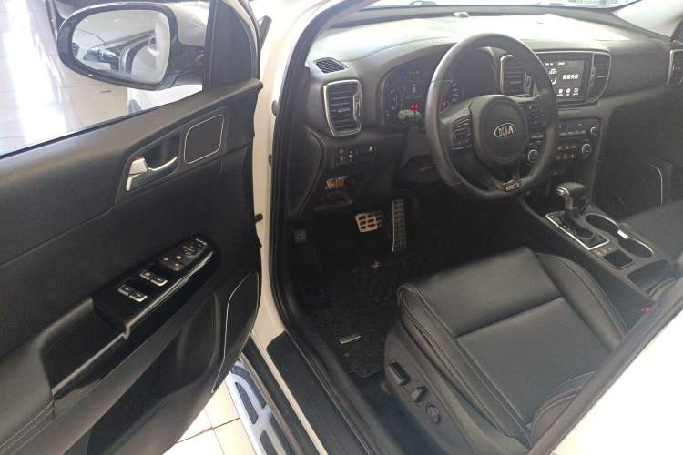 Used Kia KX5 2016 1.6T Automatic Two-Wheel Drive DLX Interior 3