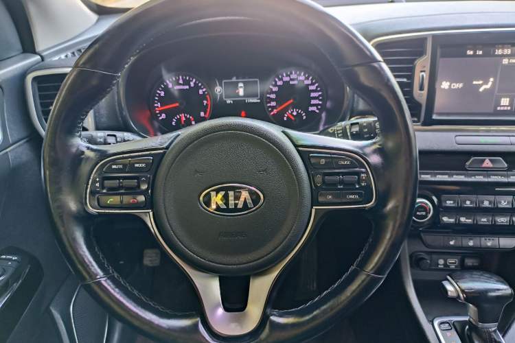 Used Kia KX5 2016 2.0L Automatic 2WD Premium Interior 3