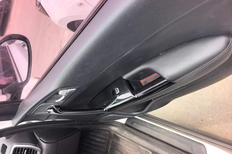 Used Kia KX5 2016 1.6T Automatic Two-Wheel Drive DLX Interior 3