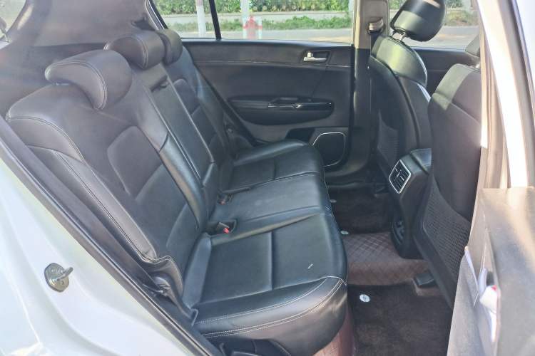 Used Kia KX5 2016 2.0L Automatic 2WD Premium Interior 4