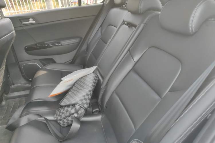 Used Kia KX5 2016 1.6T Automatic Two-Wheel Drive DLX Interior 4