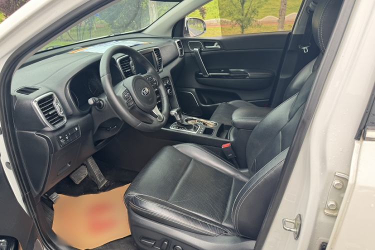 Used Kia KX5 2016 2.0L Automatic 2WD Premium Interior 4
