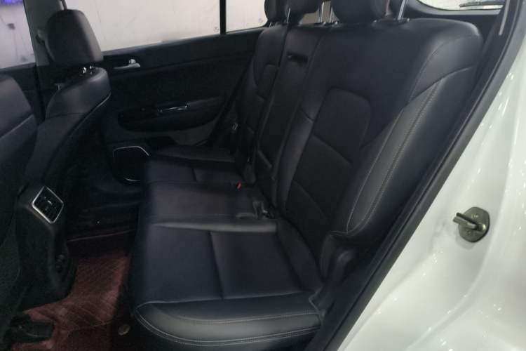 Used Kia KX5 2016 1.6T Automatic Two-Wheel Drive DLX Interior 4