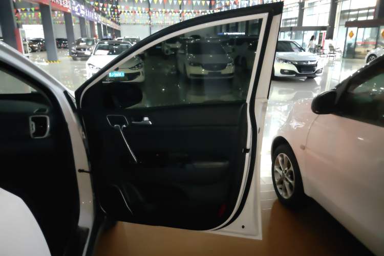 Used Kia KX5 2016 1.6T Automatic Two-Wheel Drive DLX Interior 5