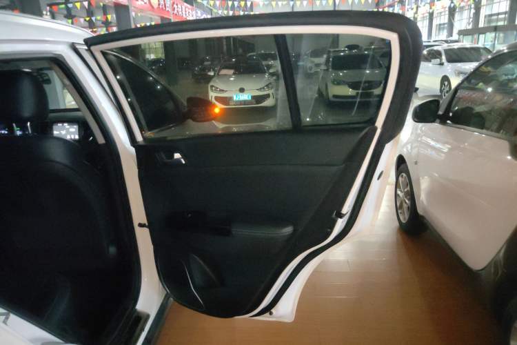 Used Kia KX5 2016 1.6T Automatic Two-Wheel Drive DLX Interior 6