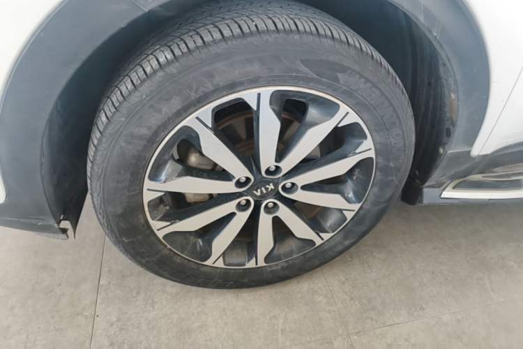 Used Kia KX5 2016 1.6T Automatic Two-Wheel Drive DLX Left Front Wheel Hub