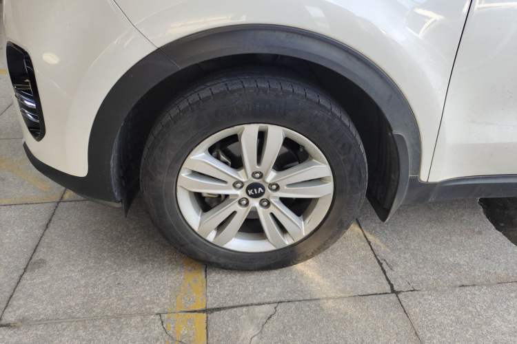 Used Kia KX5 2016 2.0L Automatic 2WD GL Left Front Wheel Hub
