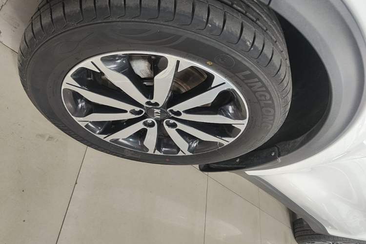 Used Kia KX5 2016 1.6T Automatic Two-Wheel Drive DLX Left Front Wheel Hub