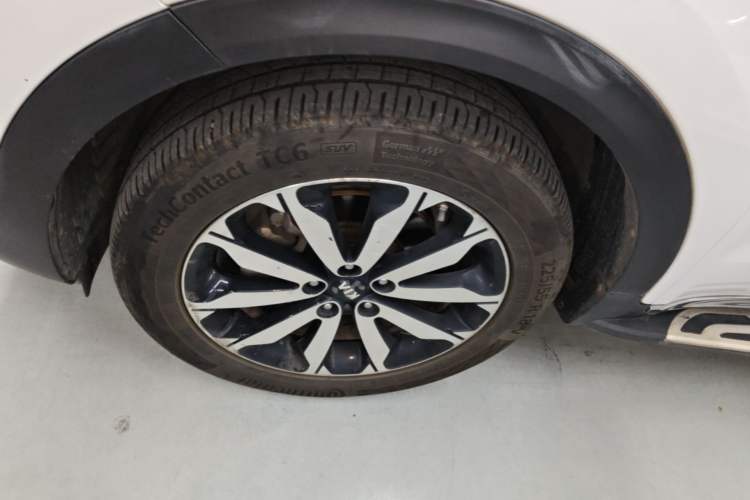 Used Kia KX5 2016 2.0L Automatic 2WD GLS Left Front Wheel Hub