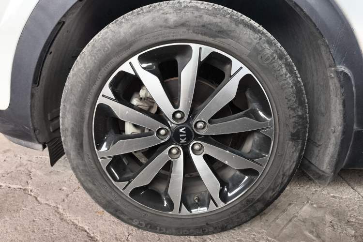 Used Kia KX5 2016 1.6T Automatic Two-Wheel Drive DLX Left Front Wheel Hub