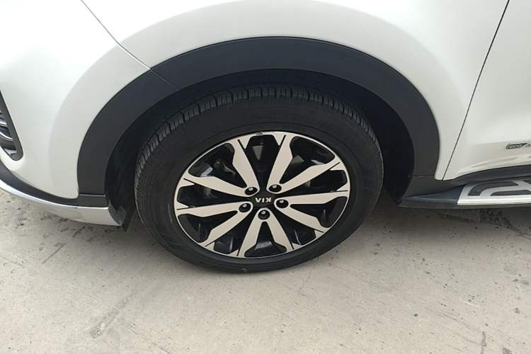 Used Kia KX5 2016 2.0L Automatic 2WD GLS Left Front Wheel Hub