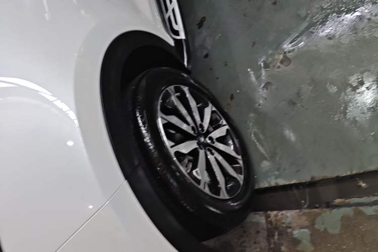 Used Kia KX5 2016 1.6T Automatic Two-Wheel Drive DLX Left Front Wheel Hub