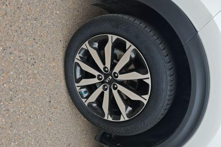 Used Kia KX5 2016 1.6T Automatic Two-Wheel Drive DLX Left Front Wheel Hub