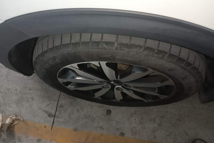 Used Kia KX5 2016 2.0L Automatic 2WD GLS Left Front Wheel Hub