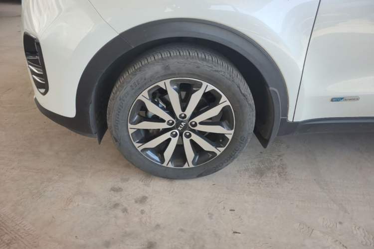 Used Kia KX5 2016 1.6T Automatic Two-Wheel Drive DLX Left Front Wheel Hub
