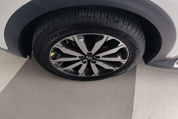 Used Kia KX5 2016 1.6T Automatic Two-Wheel Drive DLX Left Front Wheel Hub