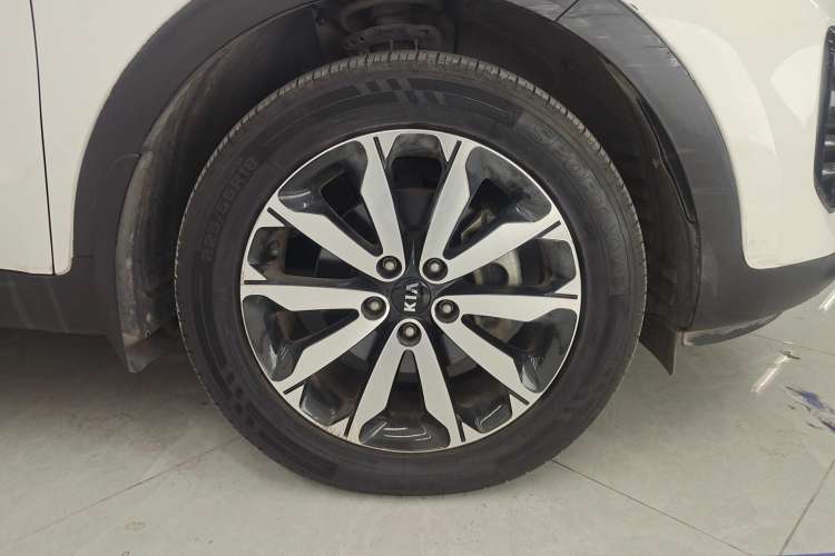 Used Kia KX5 2016 2.0L Automatic 2WD GLS Left Front Wheel Hub