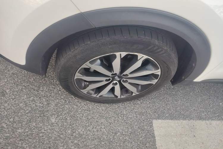 Used Kia KX5 2016 1.6T Automatic Two-Wheel Drive DLX Left Front Wheel Hub