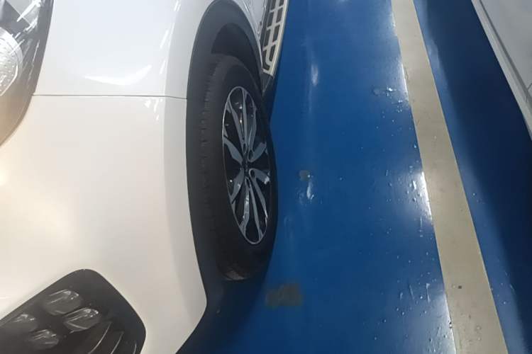 Used Kia KX5 2016 1.6T Automatic Two-Wheel Drive DLX Left Front Wheel Hub