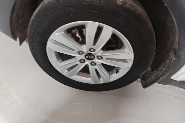 Used Kia KX5 2016 1.6T Automatic Two-Wheel Drive DLX Left Front Wheel Hub