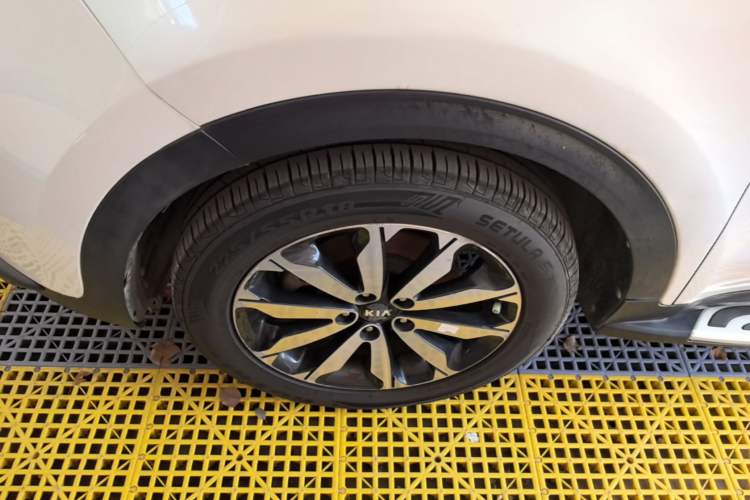 Used Kia KX5 2016 2.0L Automatic 2WD Premium Left Front Wheel Hub