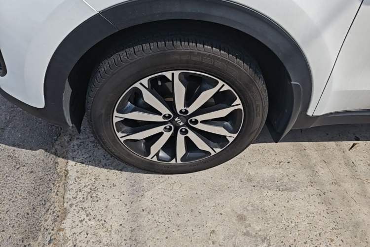 Used Kia KX5 2016 1.6T Automatic Two-Wheel Drive DLX Left Front Wheel Hub