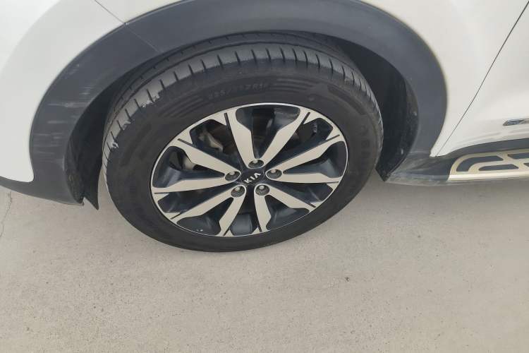 Used Kia KX5 2016 1.6T Automatic Two-Wheel Drive DLX Left Front Wheel Hub