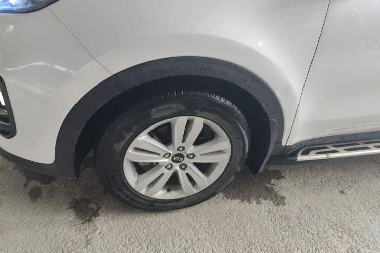 Used Kia KX5 2016 1.6T Automatic Two-Wheel Drive DLX Left Front Wheel Hub
