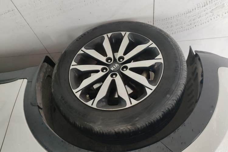 Used Kia KX5 2016 1.6T Automatic Two-Wheel Drive DLX Left Front Wheel Hub