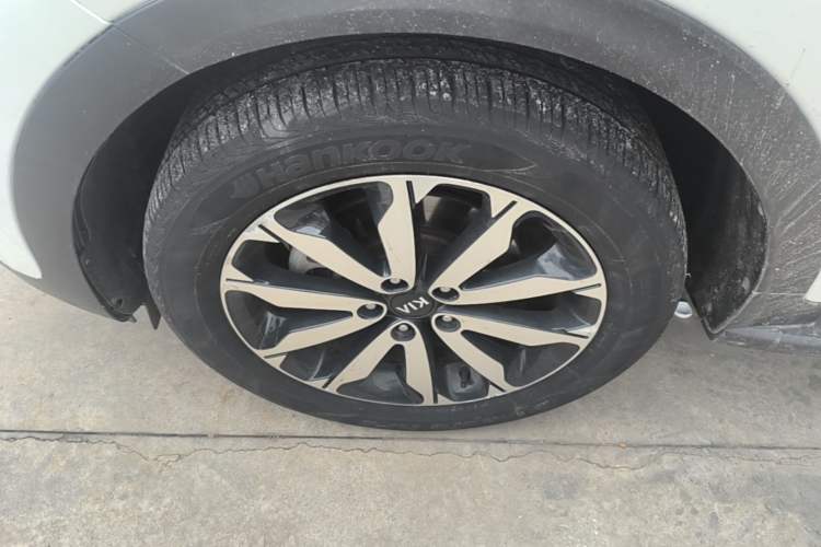 Used Kia KX5 2016 2.0L Automatic 2WD GLS Left Front Wheel Hub