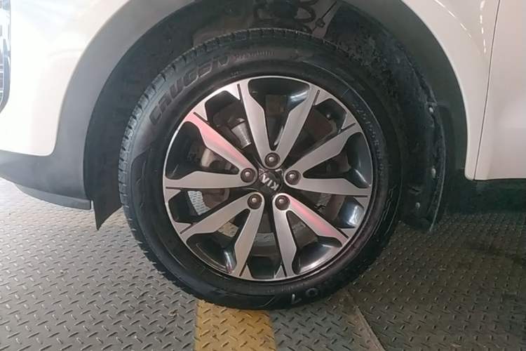 Used Kia KX5 2016 1.6T Automatic Two-Wheel Drive DLX Left Front Wheel Hub