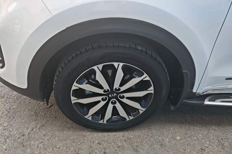 Used Kia KX5 2016 1.6T Automatic Two-Wheel Drive DLX Left Front Wheel Hub