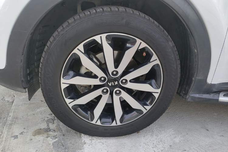 Used Kia KX5 2016 1.6T Automatic Two-Wheel Drive DLX Left Front Wheel Hub