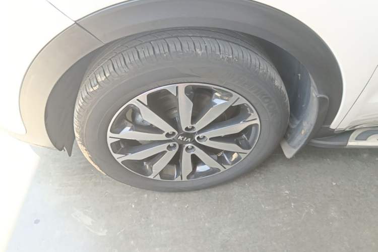 Used Kia KX5 2016 1.6T Automatic Two-Wheel Drive DLX Left Front Wheel Hub