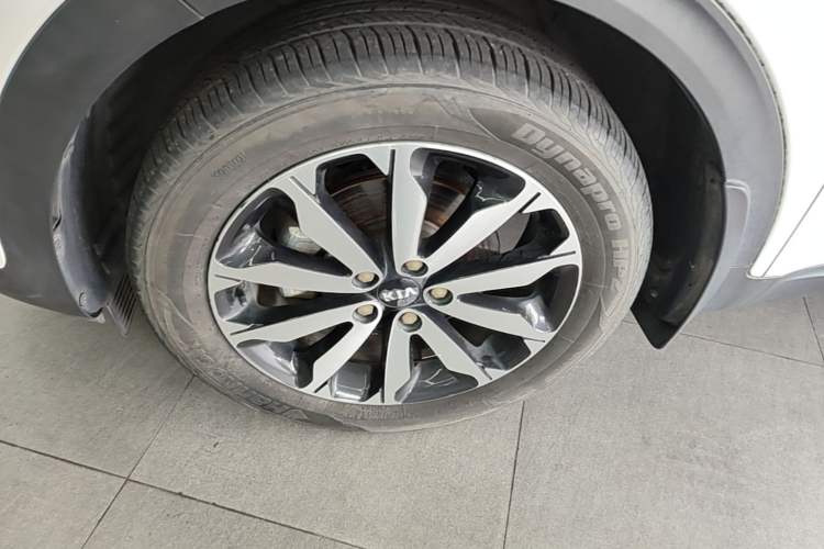 Used Kia KX5 2016 1.6T Automatic Two-Wheel Drive DLX Left Front Wheel Hub