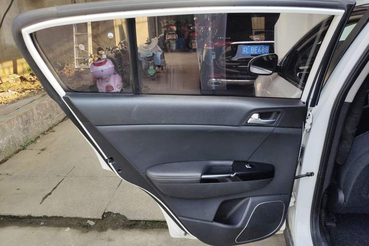Used Kia KX5 2016 2.0L Automatic 2WD GL Left Rear Door Interior