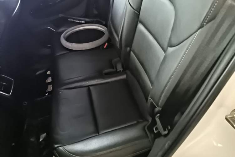 Used Kia KX5 2016 1.6T Automatic Two-Wheel Drive Premium Left Rear Seat