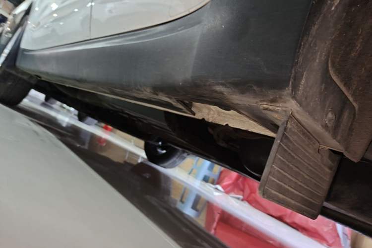 Used Kia KX5 2016 1.6T Automatic Two-Wheel Drive DLX Left Side Sill
