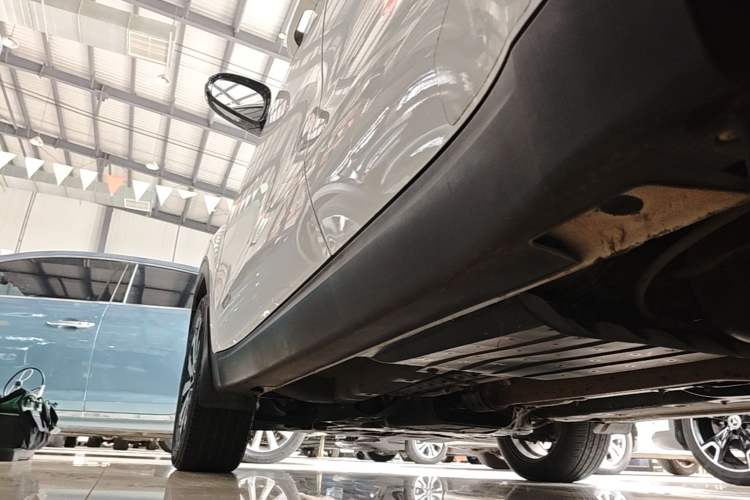 Used Kia KX5 2016 1.6T Automatic Two-Wheel Drive DLX Left Side Sill