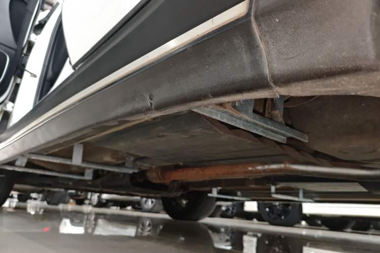 Used Kia KX5 2016 1.6T Automatic Two-Wheel Drive DLX Left Side Sill