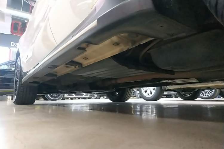 Used Kia KX5 2016 1.6T Automatic Two-Wheel Drive DLX Left Side Sill