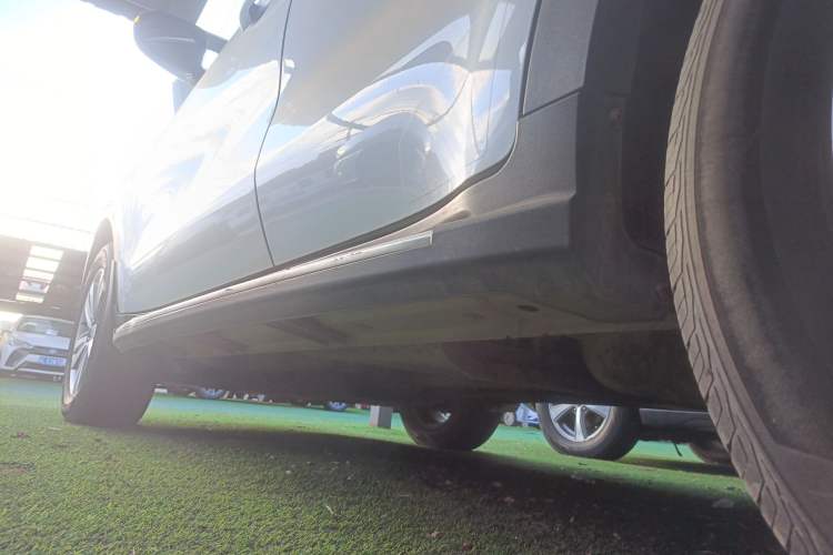 Used Kia KX5 2016 1.6T Automatic Two-Wheel Drive DLX Left Side Sill